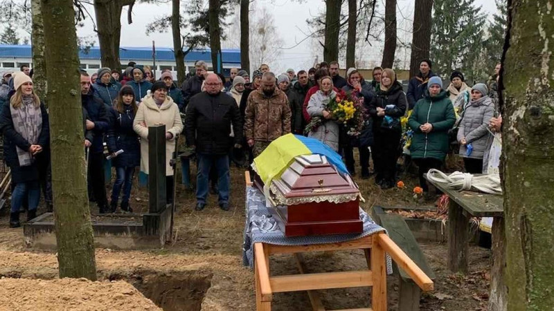 У Ріпках поховали військового, який загинув у бою на Донеччині