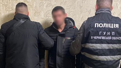 У Чернігові затримали чоловіка, якого підозрюють у викраденні 300 тисяч гривень з сейфа магазина одягу