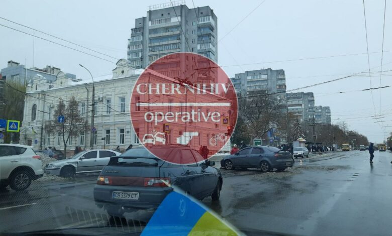 Біля Центрального ринку у Чернігові сталася ДТП (Фотофакт)