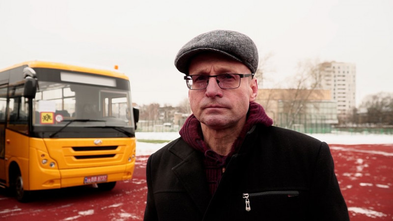 8 громад Чернігівщини отримали нові шкільні автобуси: за які кошти їх придбали