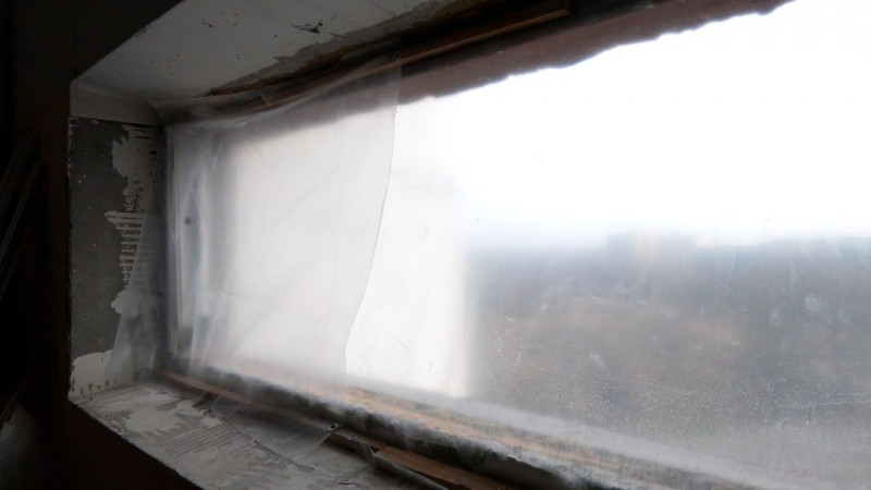 У Чернігові 18 багатоповерхівок, які постраждали від обстрілів росіян, досі стоять без вікон