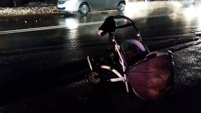 У Чернігові на пішохідному переході збили жінку з дитячим візочком