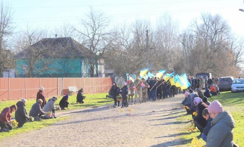 На Чернігівщині в останню путь провели двох воїнів, які загинули у бою за Незалежність України
