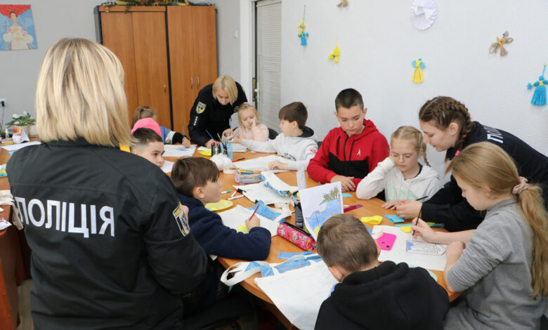 Психологічна підтримка, творчість та майстер-класи: поліцейські влаштували арт-терапевтичний захід для дітей (Фото)