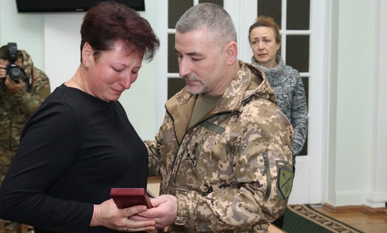 Родинам загиблих героїв з Чернігівщини вручили державні нагороди