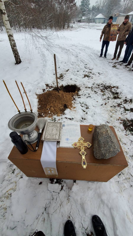 У селі на Чернігівщині освятили наріжний камінь під будівництво каплички (Фото)