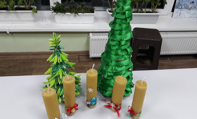 У Сновську виготовляли ажурні сніжинки та різдвяні свічки (Фото)