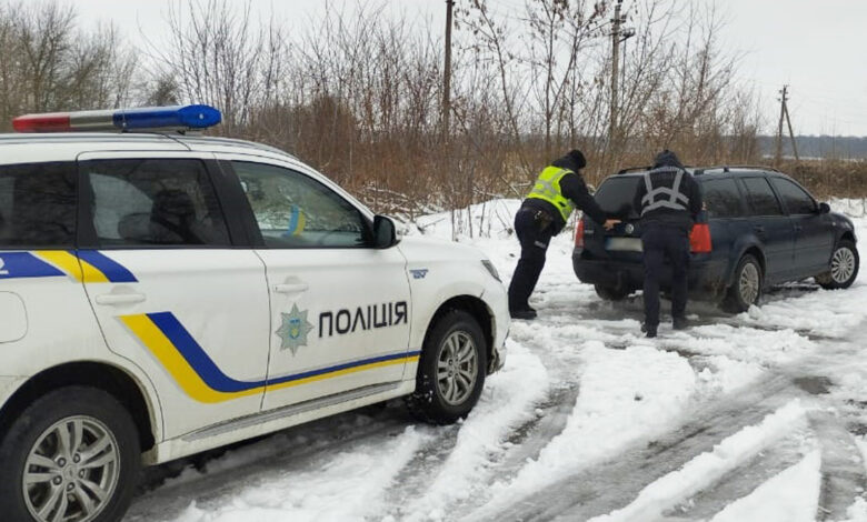 В негоду на автошляхах області поліція Чернігівщини надає допомогу водіям