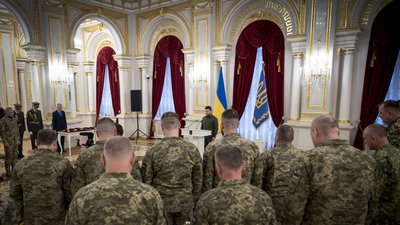 Президент нагородив двох військовослужбовців Сухопутних військ України, які захищали Чернігівщину