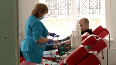 Центр крові у Чернігові потребує поповнення запасів усіх груп крові, плазми та тромбоцитів: хто може стати донором