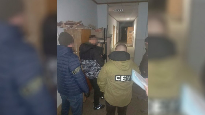 Незаконно вивозили чоловіків за кордон: СБУ викрила організацію, яку очолює депутат Чернігівської міськради