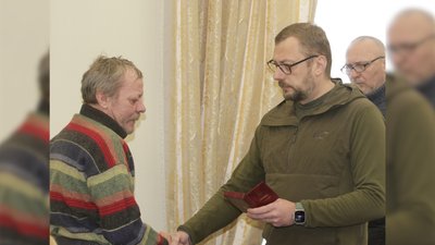У Чернігові військовим та родинам загиблих бійців вручили державні нагороди