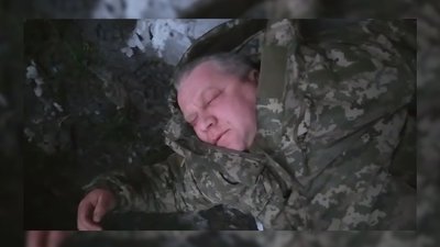 Депутата з Прилук, який спав п’яний просто неба у формі ЗСУ, оштрафували