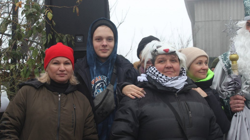 Волонтери та військові привітали дітей Новоселівки з Днем Святого Миколая