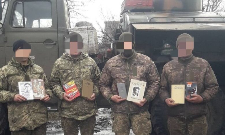 «Бібліотека українського воїна»: військові 1-ї танкової бригади подякували за книжки