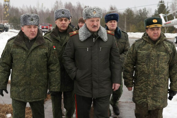 Білорусь почала раптову перевірку бойової готовності армії