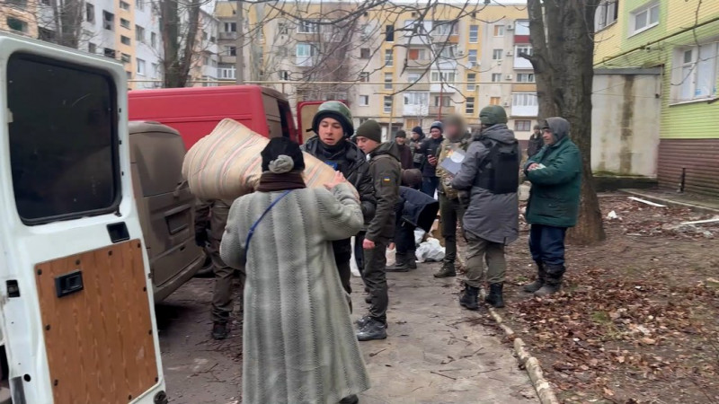 Волонтери Чернігівщини відвезли до Бахмута п'ять бусів з гуманітарним вантажем