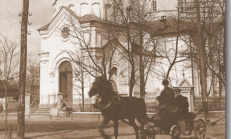 Чернігівські дрожки, коні й стоянка на площі: міський громадський транспорт минулого