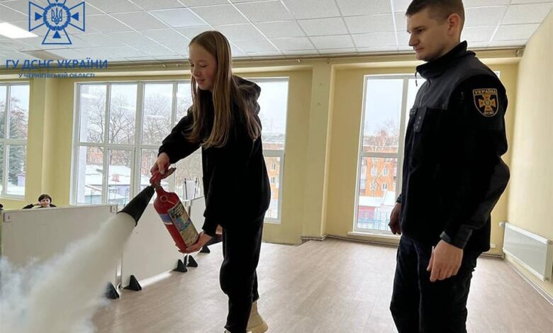 Чернігівські рятувальники навчали школярів правилам безпеки життєдіяльності