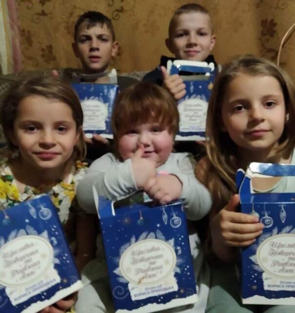 Дітки з Чернігівщини отримали солодкі «миколайчики» (Фото)