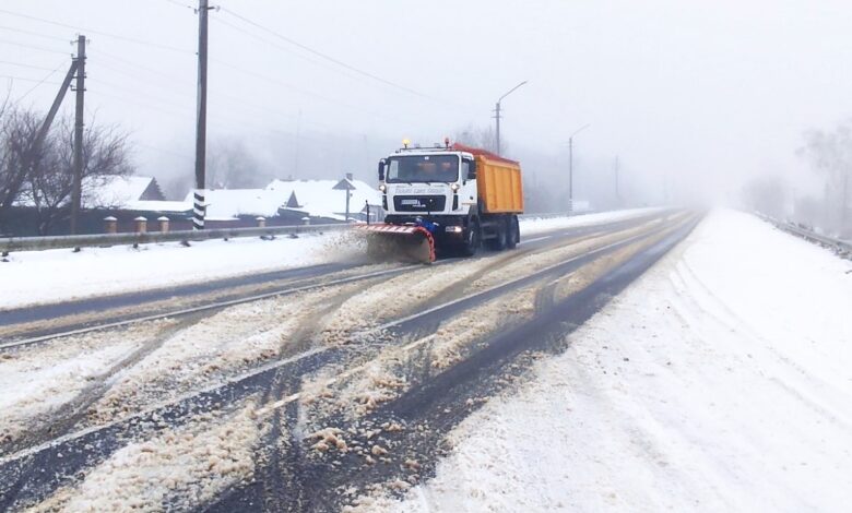 Дорожники Чернігівщини розчищають автошляхи і готуються до погіршення погодних умов