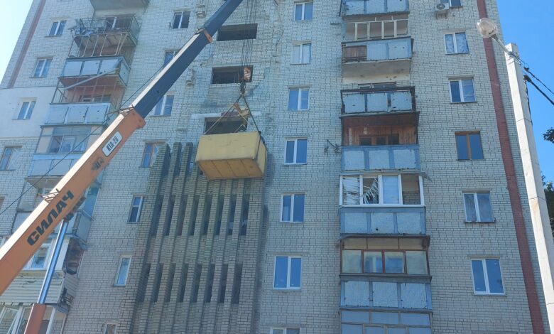 Капремонт багатоповерхівки на Пухова у Чернігові, що була розстріляна окупантами, на фінішній прямій (Фото)