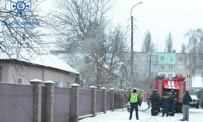 Куріння вбиває: у Чернігові під час пожежі житлового будинку загинуло двоє чоловіків (Фото)