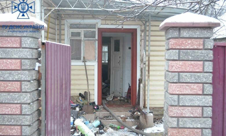 Куріння вбиває: у Чернігові під час пожежі житлового будинку загинуло двоє чоловіків (Фото)