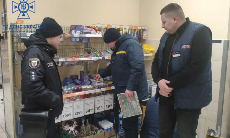 На Чернігівщині рятувальники та поліцейські провели рейд по місцях продажу піротехніки (Фото)