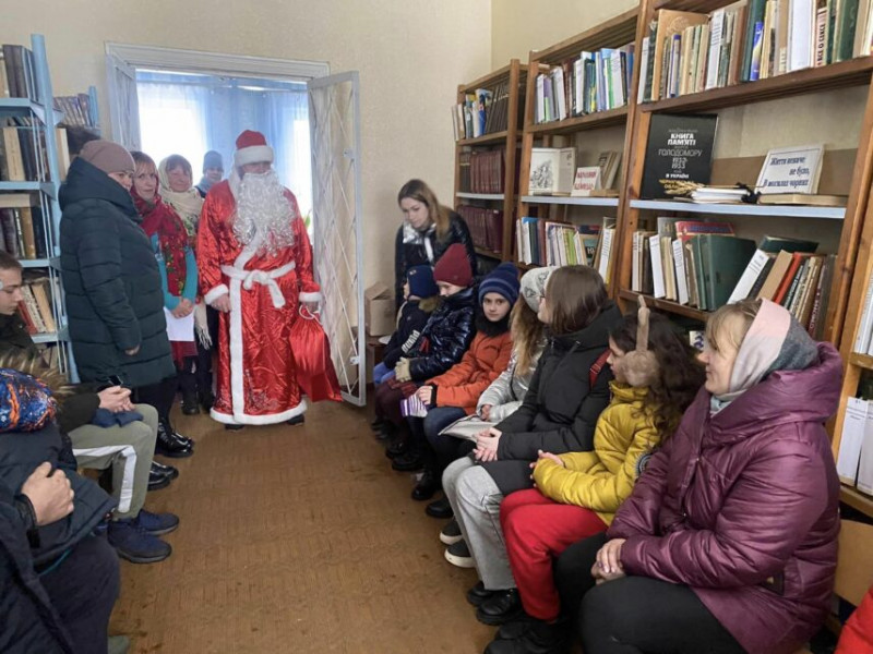 На Чернігівщині в селі прикордонної громади діток вітав Святий Миколай (Фото)