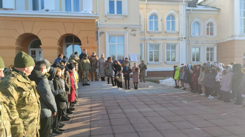 У громаді на Чернігівщині відкрили меморіальну дошку загиблому герою