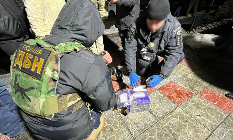 В Чернігові поліцейські затримали 19-річного «закладчика» наркотиків (Фото)