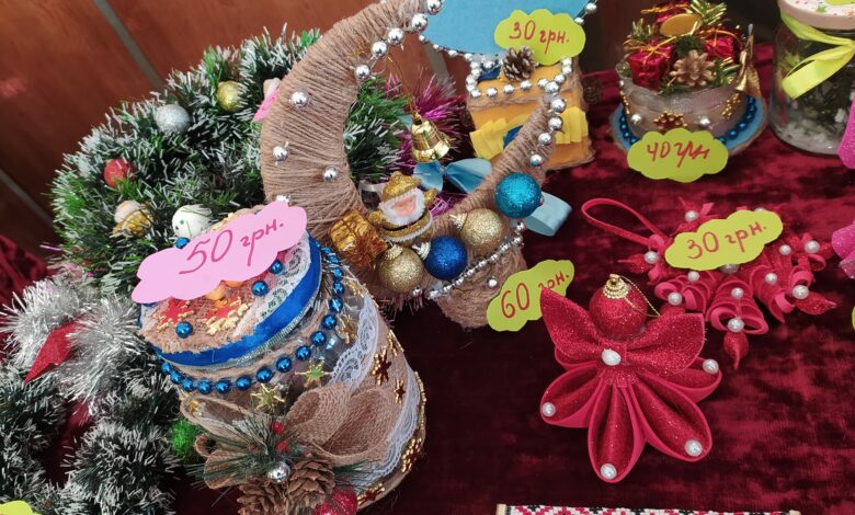 Виставка-ярмарок новорічних прикрас і композицій: у громаді на Чернігівщині провели благодійні заходи