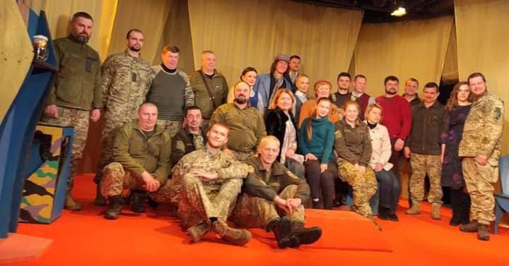 Актори Молодіжного театру зіграли виставу для чернігівських військових