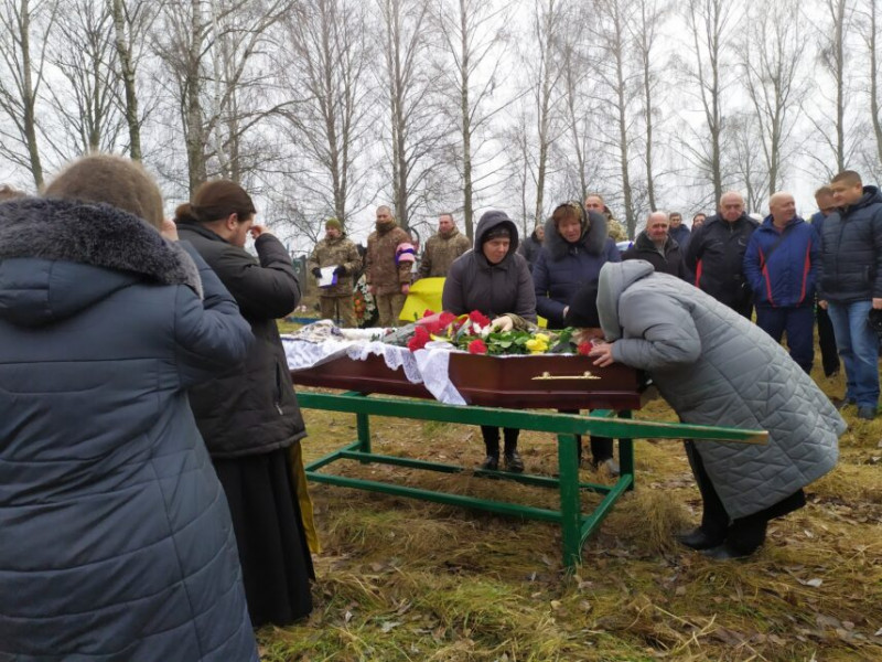 На Чернігівщині провели в останній путь загиблого воїна