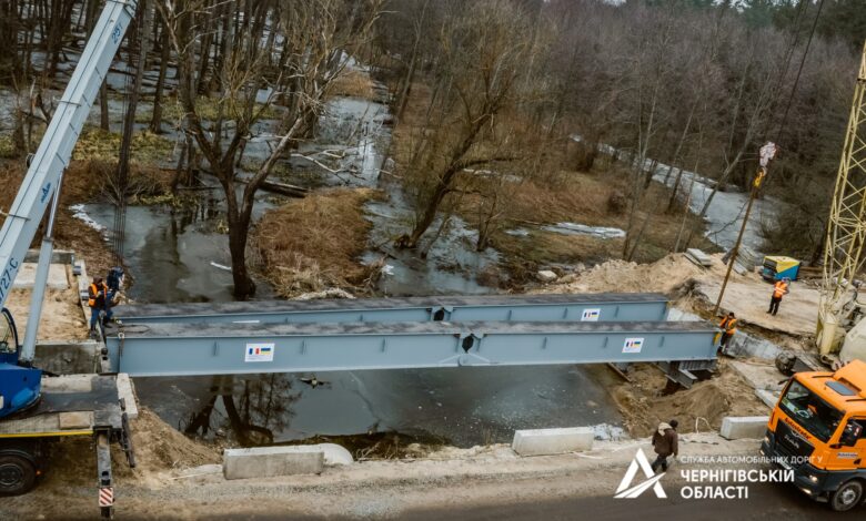 На Чернігівщині розпочався монтаж ще одного модульного мосту від французьких партнерів (Фото)
