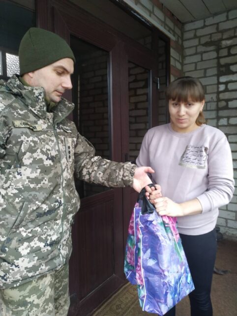 На Чернігівщині військовослужбовці з подарунками завітали до діток тих земляків, які загинули у бою