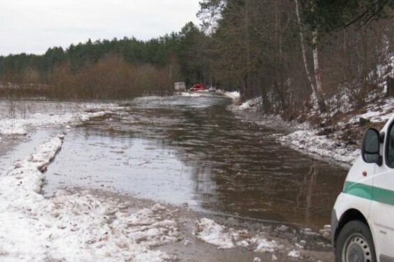 Підйом рівня води в Дніпрі: село на Чернігівщині може відрізати від «цивілізації»