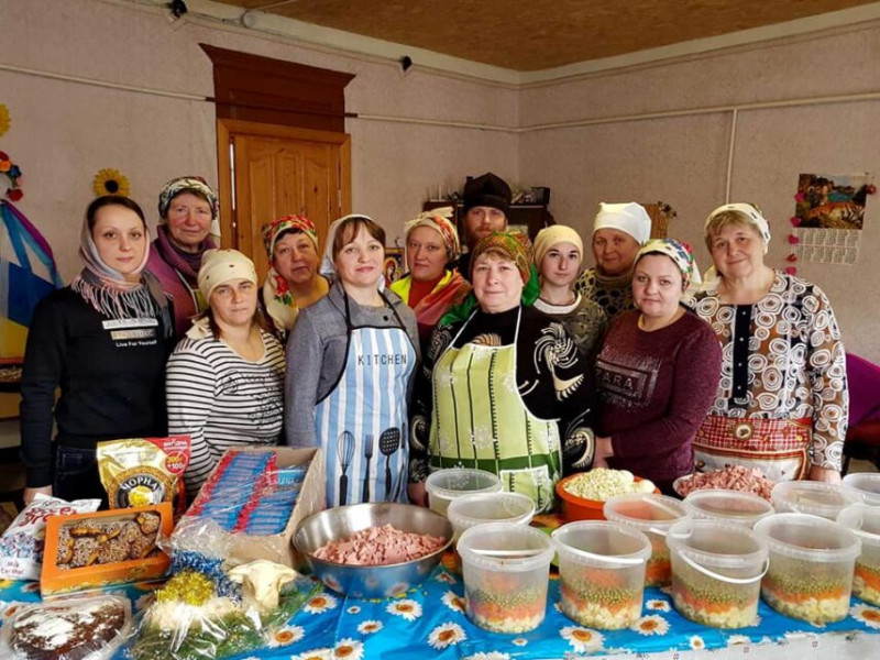 Селяни з Чернігівщини передали захисникам новорічні смаколики