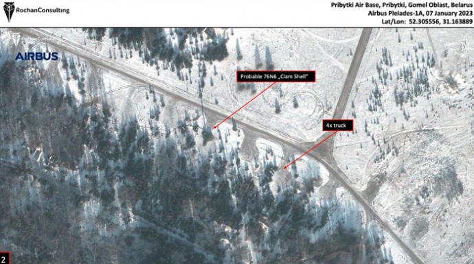 Супутник показав, яку техніку Білорусь стягнула до чернігівського кордону (Фото)