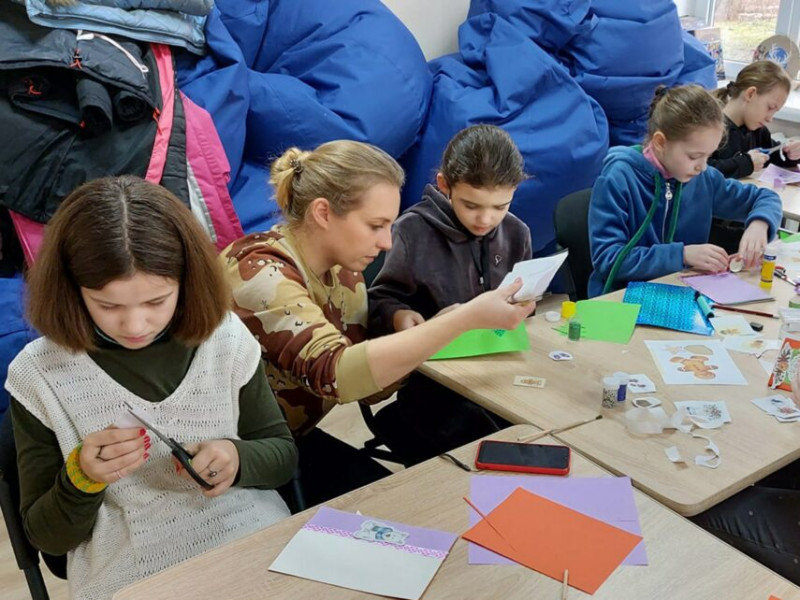 У громаді на Чернігівщині для дітей провели майстер-клас з виготовлення листівок (Фото)
