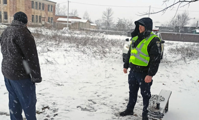 У Корюківці поліцейські вилучили в нетверезого чоловіка гранату