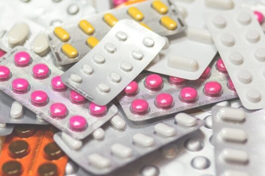 До 31 березня всі аптеки та медзаклади мають підготуватися до відпуску рецептурних ліків за е-рецептом