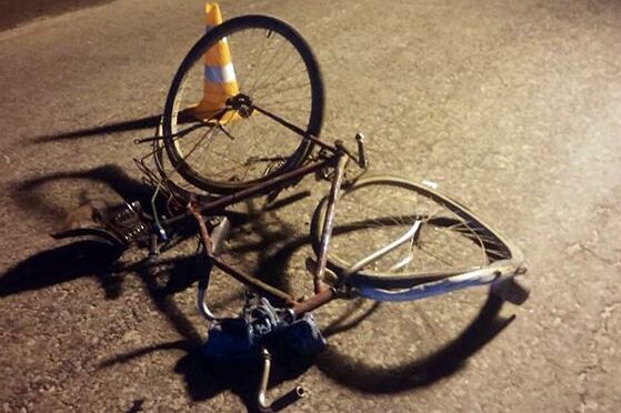 На Чернігівщині автівка на смерть переїхала лежачого велосипедиста