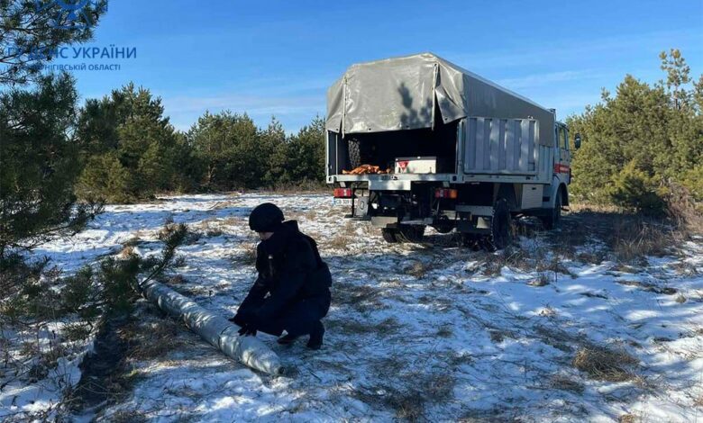 На Чернігівщині сапери ДСНС виявили небезпечні залишки від реактивної системи залпового вогню «Ураган» (Фото)