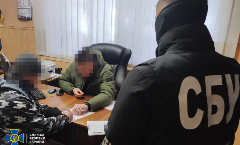 СБУ викрила двох агітаторів, які вихваляли рашистів: серед затриманих колишній мер з Чернігівщини (Фото)