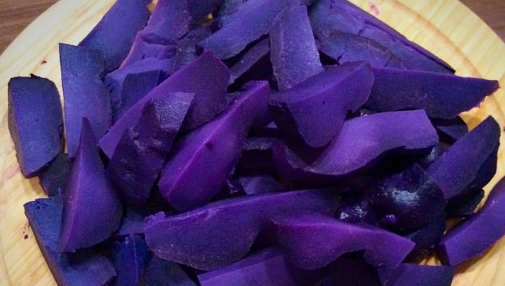 Селекціонери на Чернігівщині вивели екзотичну картоплю з фіолетовим м’якушем (Фото)
