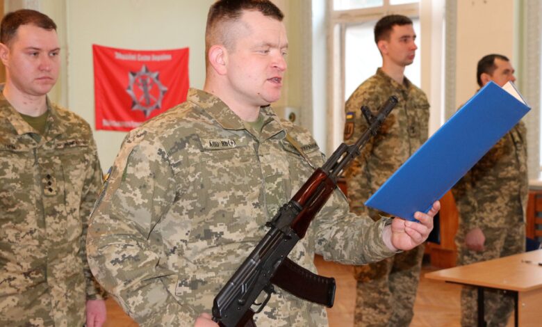 У Чернігові понад 30 військовослужбовців урочисто склали Військову присягу