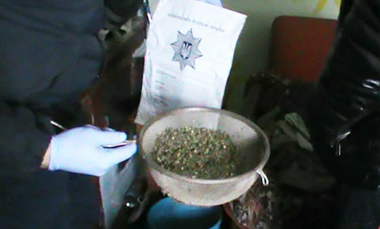 У мешканця Ніжинського району поліцейські вилучили наркотики (Фото)