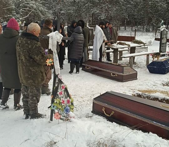 У Сновській громаді поховали мирних жителів, які загинули від російських обстрілів